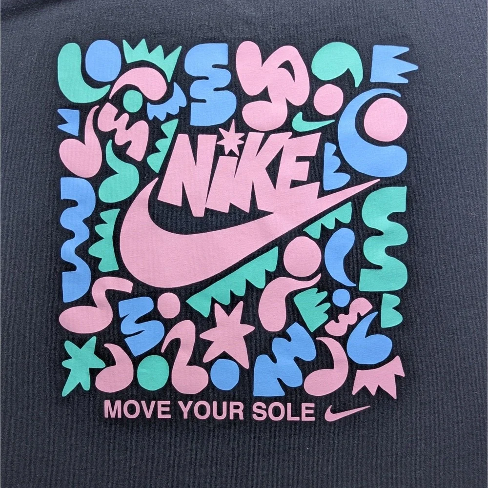Nike Graphic T Shirt girls Medium Black Move Your Sole Logo Loose Fit Cotton Tee